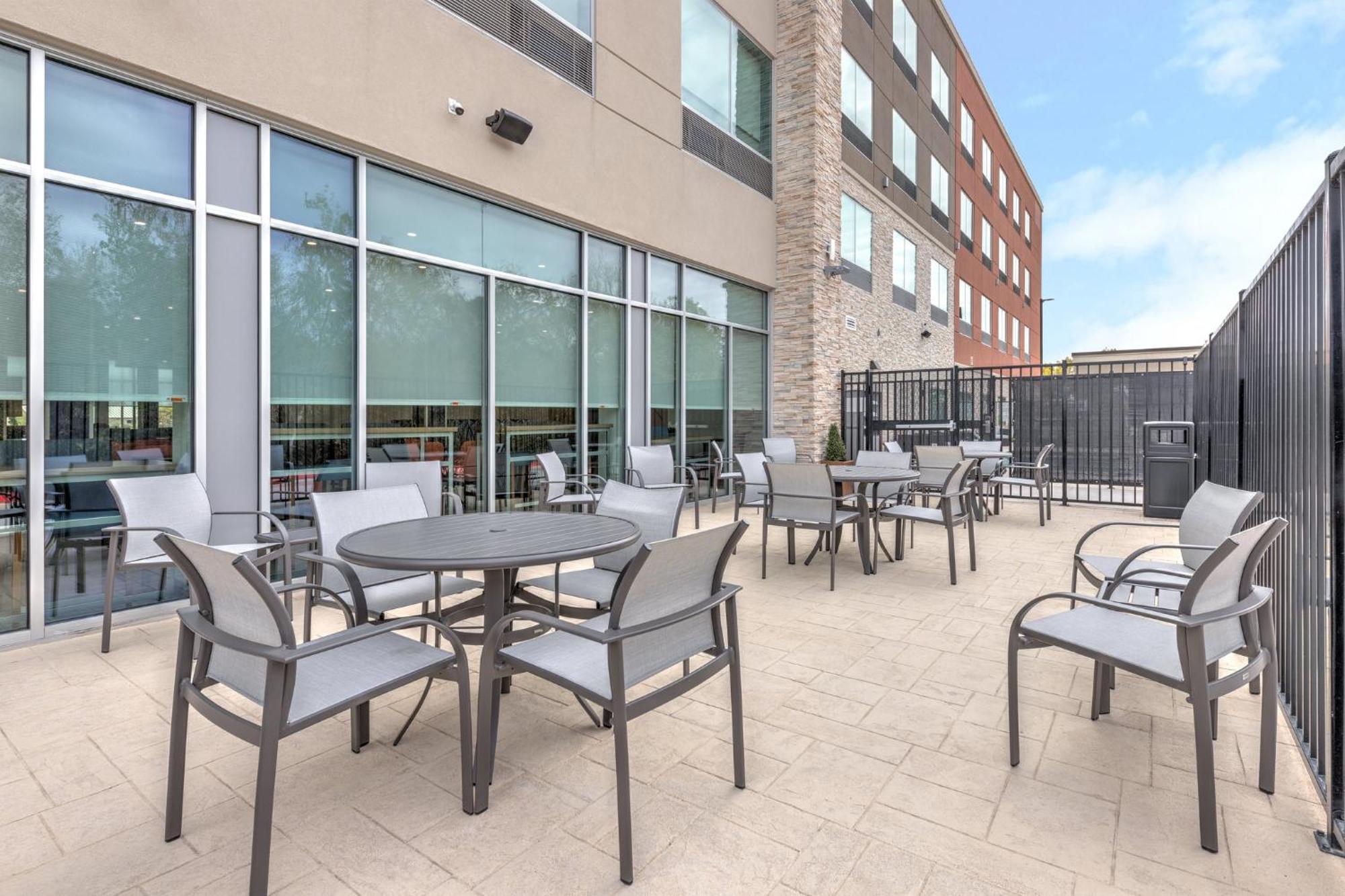 Holiday Inn Express & Suites Austin Airport East By Ihg Kültér fotó