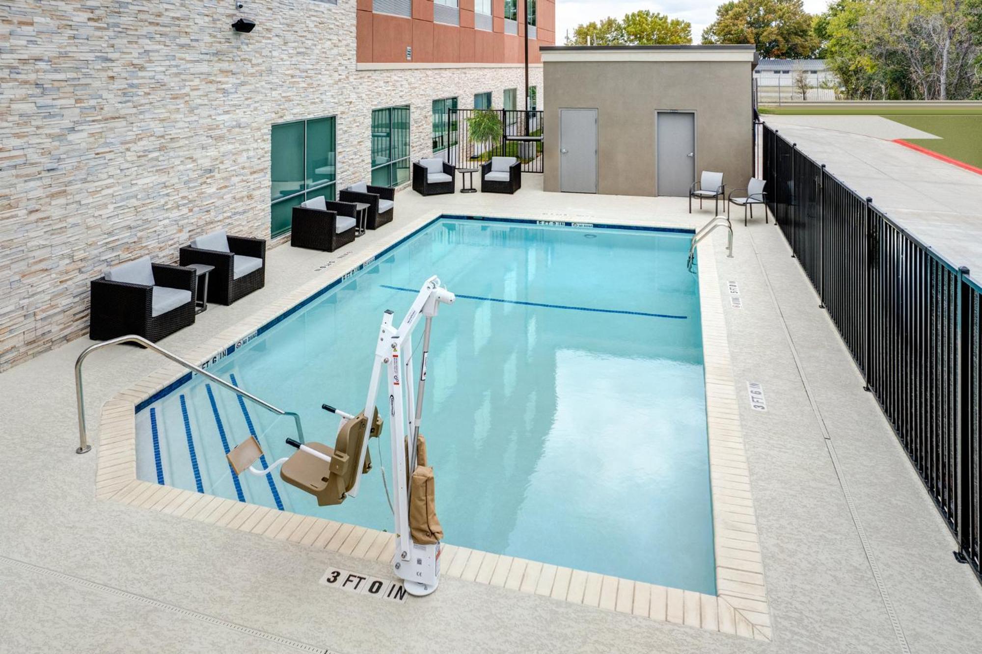 Holiday Inn Express & Suites Austin Airport East By Ihg Kültér fotó