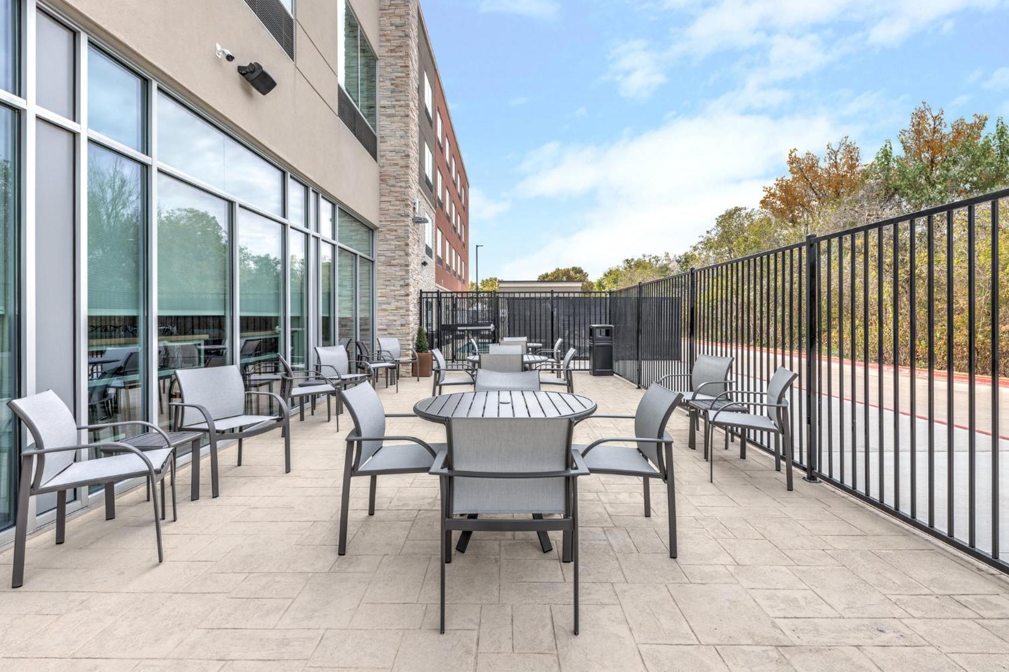 Holiday Inn Express & Suites Austin Airport East By Ihg Kültér fotó