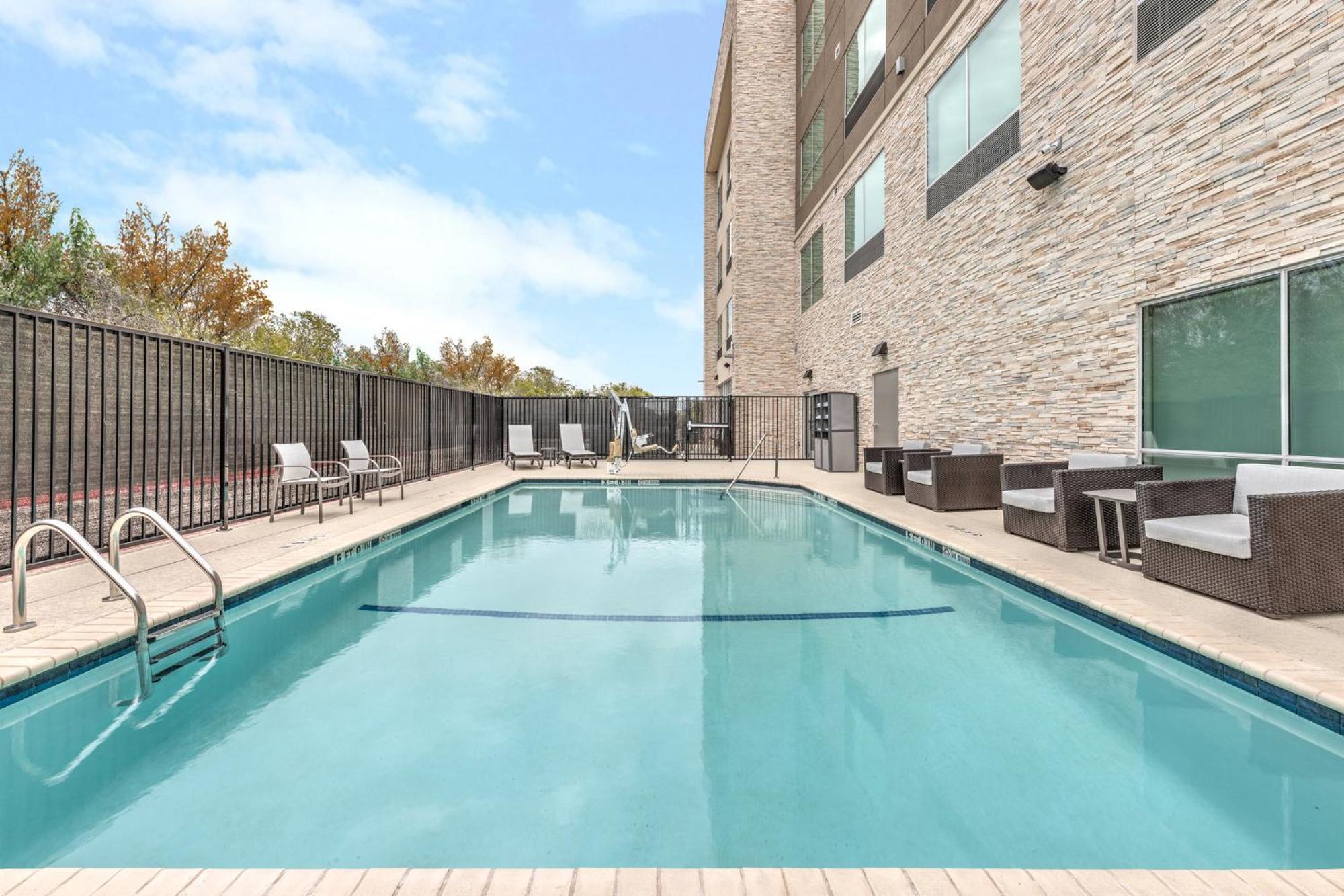 Holiday Inn Express & Suites Austin Airport East By Ihg Kültér fotó